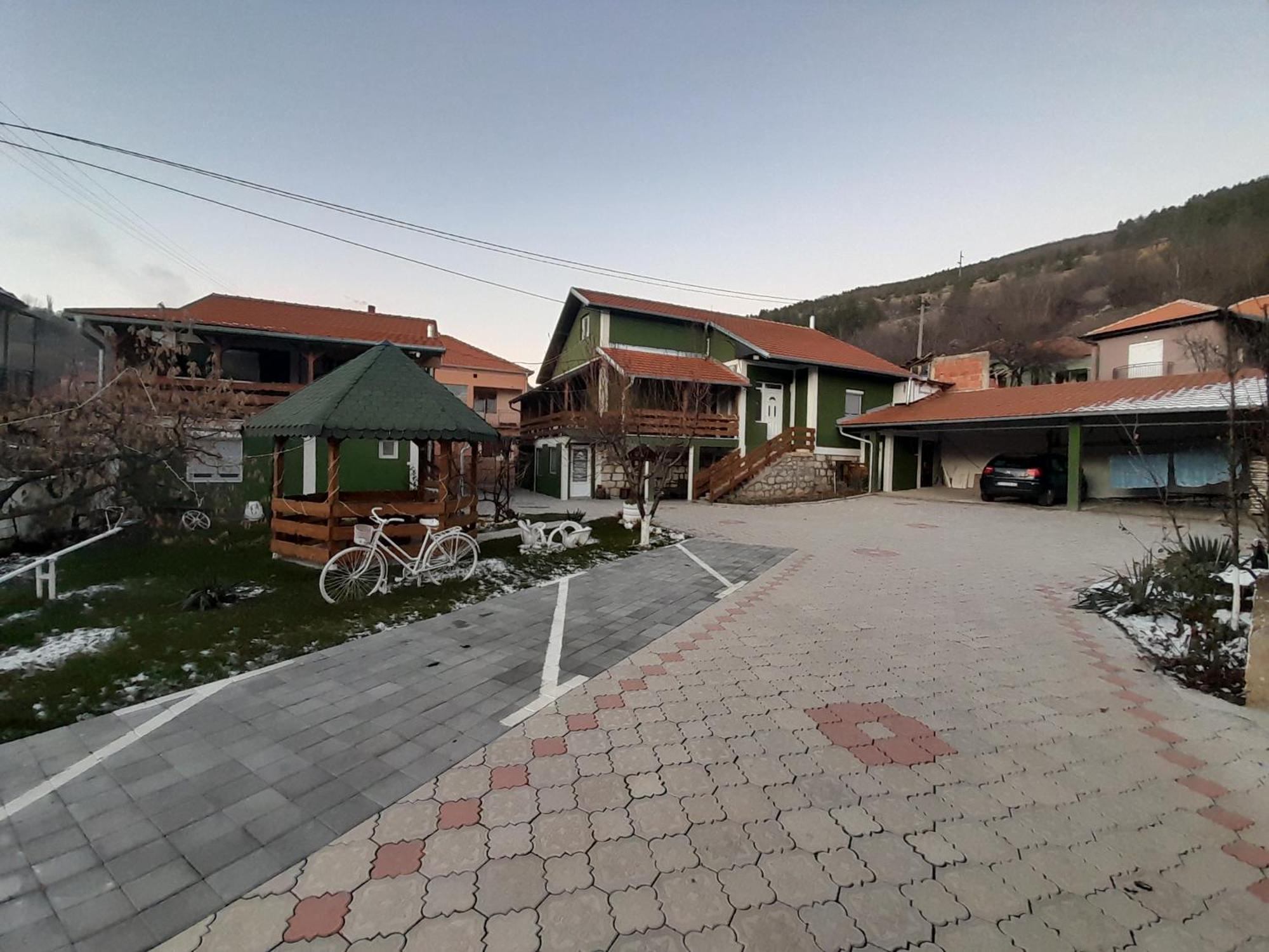 Guest House Vila Banjica Pirot Buitenkant foto