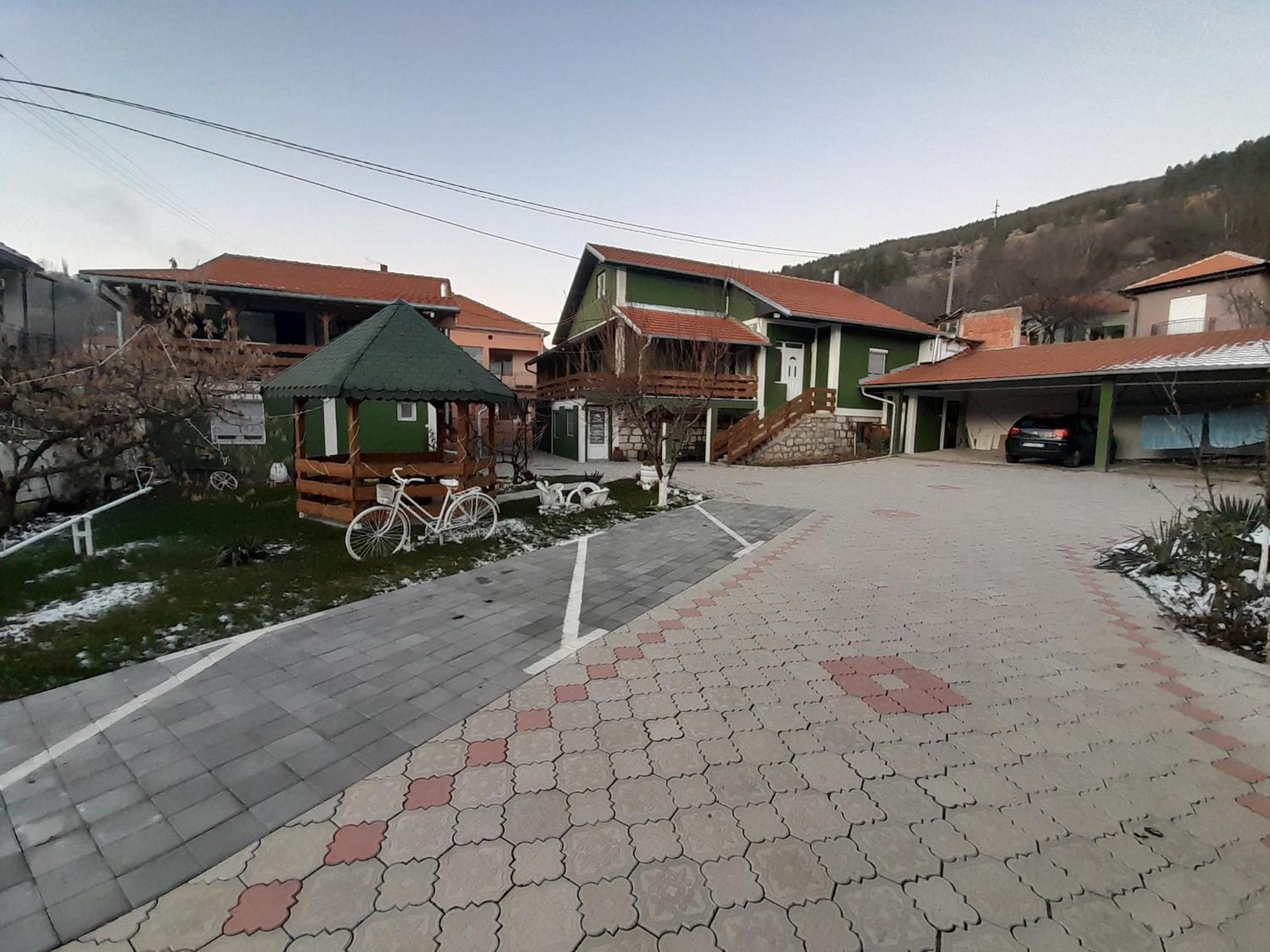 Guest House Vila Banjica Pirot Buitenkant foto